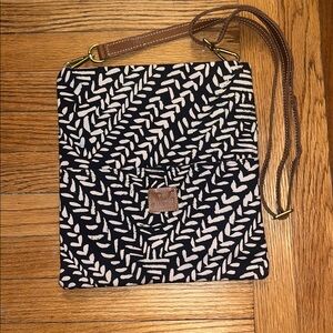 Sseko Foldover Crossbody Clutch in Kawa, Excellent Condition